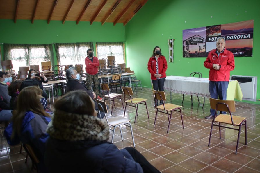 Vecinos de Dorotea quedaron felices tras reunión con delegada provincial Ericka Farías y seremi de Vivienda