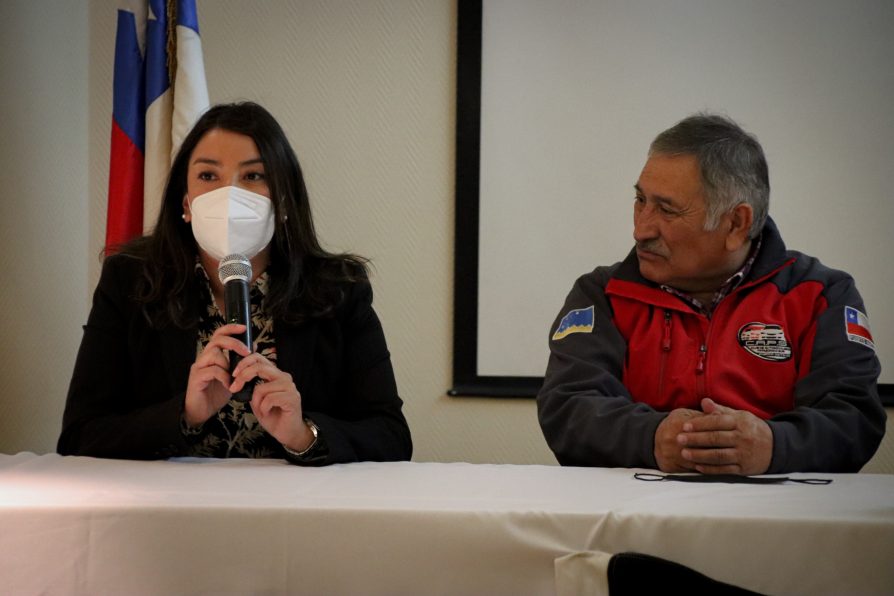 Realizan lanzamiento de carrera automovilística Las 3 Horas de Puerto Natales