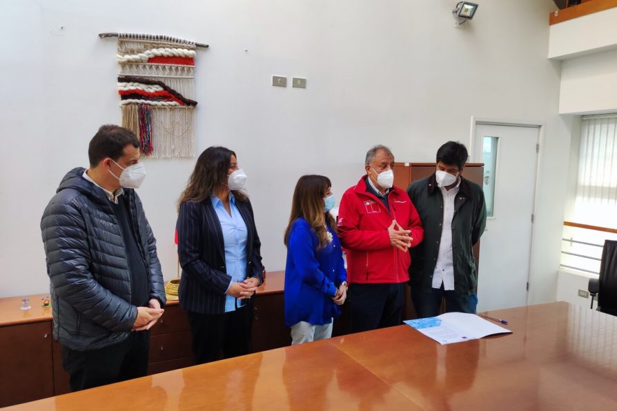 Delegada Ericka Farías destaca firma de convenio entre el Minvu y el municipio natalino que favorece a la localidad de Dorotea