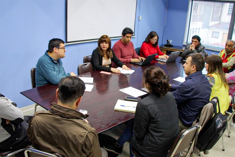 <strong>Autoridades elaboran plan de acción para combatir incendio que afecta al vertedero de Natales</strong>
