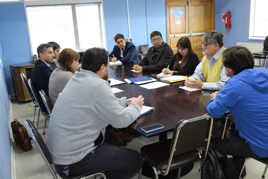 DPP Última Esperanza en reunión con SLEP Magallanes convoca a mesa técnica a asistentes de la educación de Natales