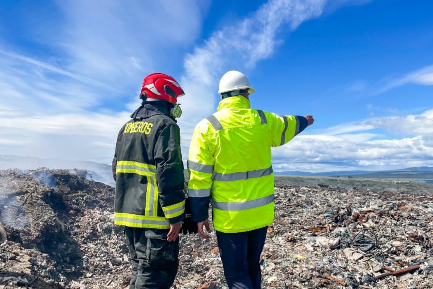 Mesa Técnica COGRID confirma inicio de labores para extinción del incendio del vertedero municipal de Natales