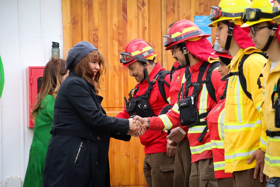<strong>Brigadistas de Conaf Magallanes viajan a Palena a apoyar en el combate contra incendio que afecta la zona centro sur del país</strong>