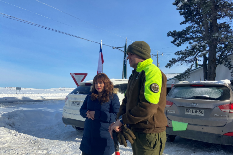 Tras intensas nevadas en Última Esperanza delegada Romina Álvarez junto a Carabineros entregaron recomendaciones de seguridad