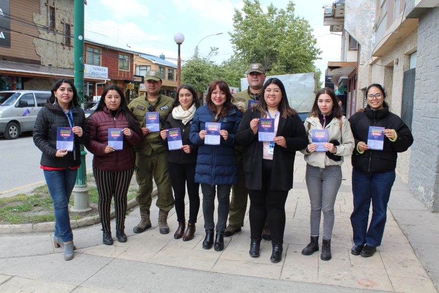 EN DIVERSOS SECTORES DE NATALES AUTORIDADES DIFUNDEN EL FONO DENUNCIA SEGURO *4242