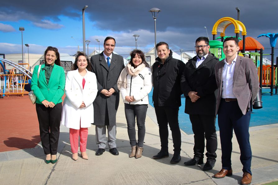 Minvu y Gobierno Regional entregaron renovadas áreas verdes en Barrio Cardenal Raúl Silva Henríquez de Natales