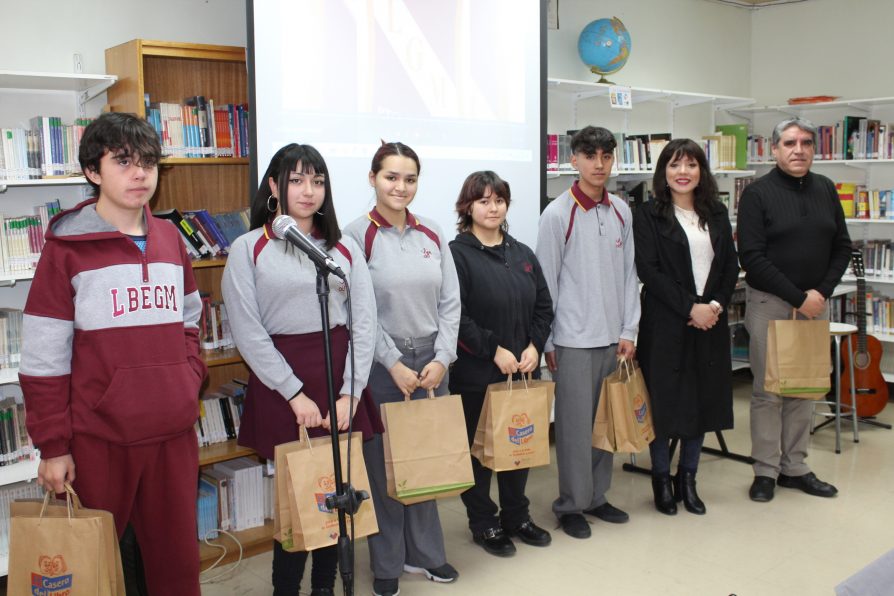 DPP DE ÚLTIMA ESPERANZA VALORA CREACIÓN DEL CLUB DE LECTURA DEL LICEO GABRIELA MISTRAL DE PUERTO NATALES