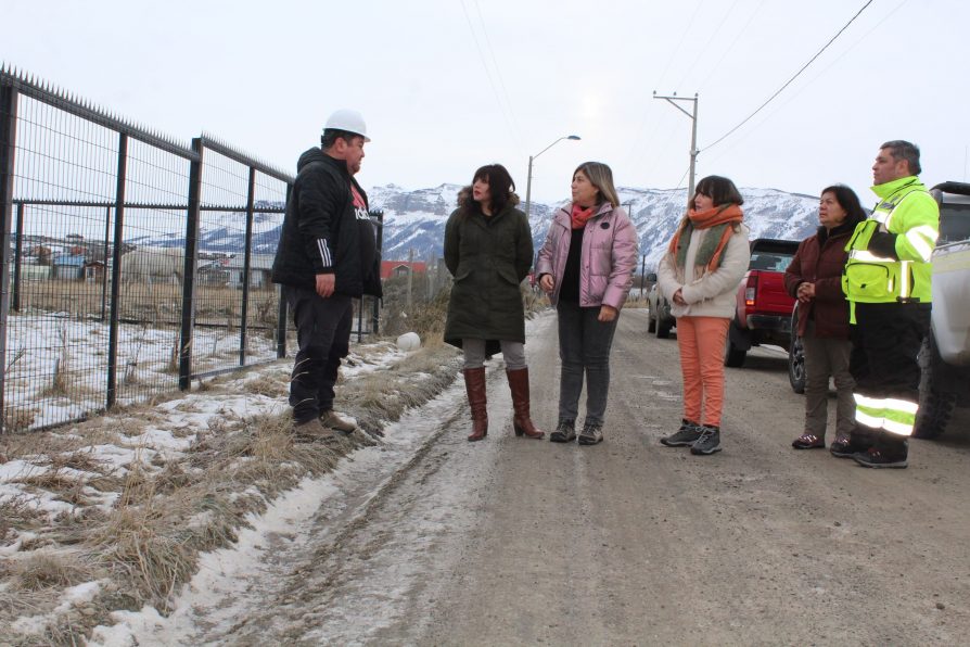 POR ALERTA DECLARADA DESDE SENAPRED AUTORIDADES VERIFICAN EN TERRENO SITUACIÓN DE LOS CAMINOS EN SECTOR HUERTOS FAMILIARES DE PUERTO NATALES