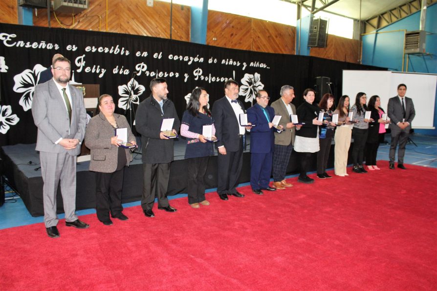 RECONOCIMIENTO A LA LABOR DOCENTE EN EL DÍA DEL PROFESOR Y PROFESORA