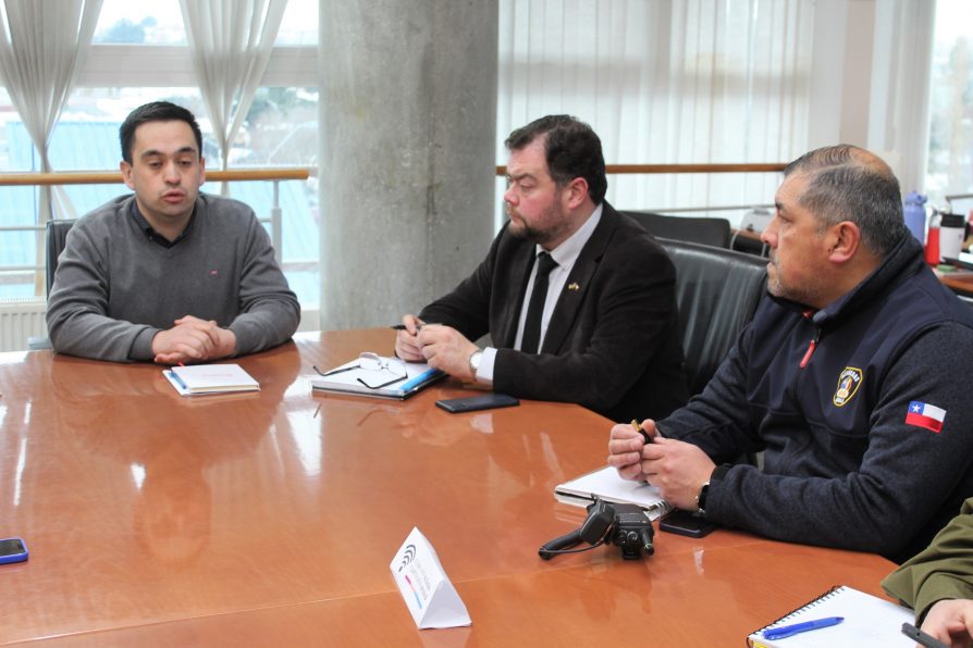 DELEGADO GUILLERMO RUIZ SANTANA PARTICIPÓ EN COGRID COMUNAL POR INCENDIO EN EL VERTEDERO DE PUERTO NATALES