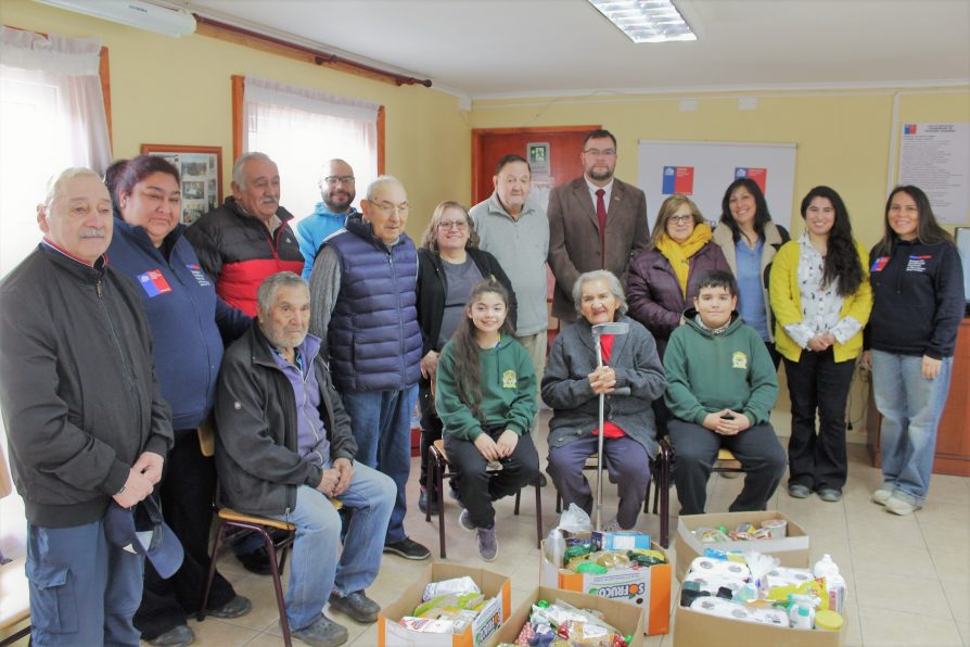 DPP DE ÚLTIMA ESPERANZA DESTACA APORTE SOLIDARIO DE ESCUELA BAUDILIA AVENDAÑO A PERSONAS MAYORES DE CVT 1