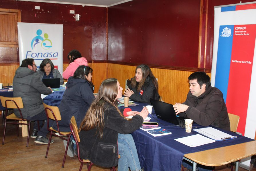 GOBIERNO EN TERRENO ACERCÓ SERVICIOS PÚBLICOS A COMUNIDAD MIGRANTE Y NATALINA EN OPERATIVO REALIZADO EN JUNTA DE VECINOS N°2