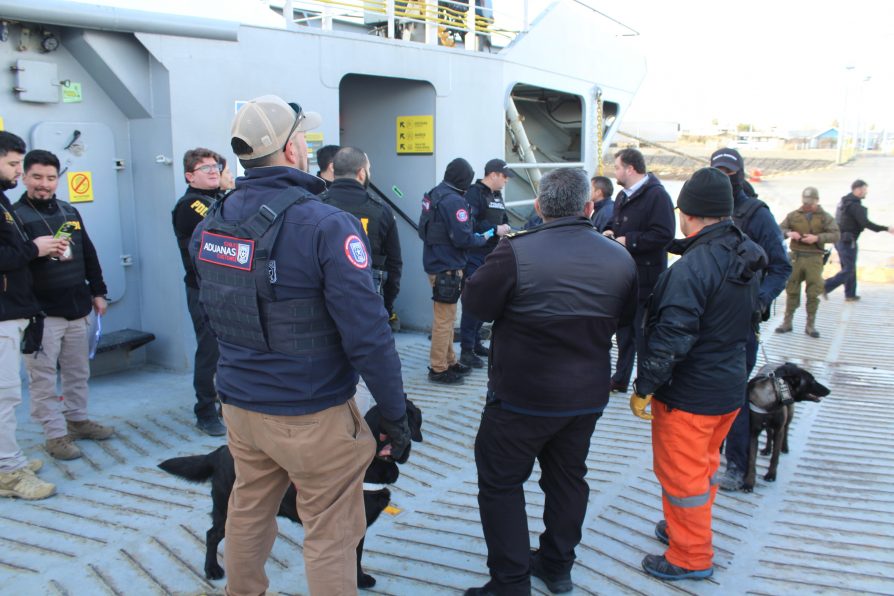 FISCALIZACIÓN INTERINSTITUCIONAL REFUERZA LA SEGURIDAD MARÍTIMA EN PUERTO NATALES