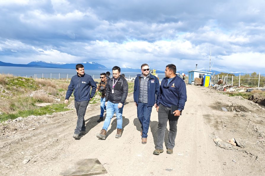 DELEGACIÓN PRESIDENCIAL PROVINCIAL DE ÚLTIMA ESPERANZA CONFIRMA DISPONIBILIDAD DE RECURSOS PARA INICIAR LA EXTINCIÓN DEL INCENDIO EN EL VERTEDERO MUNICIPAL DE PUERTO NATALES