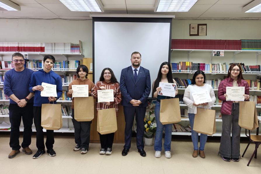 DELEGACIÓN PRESIDENCIAL PROVINCIAL DE ÚLTIMA ESPERANZA RECONOCE A ESTUDIANTES DE LICEOS PÚBLICOS DE PUERTO NATALES POR DESTACADOS PUNTAJES EN LA PAES