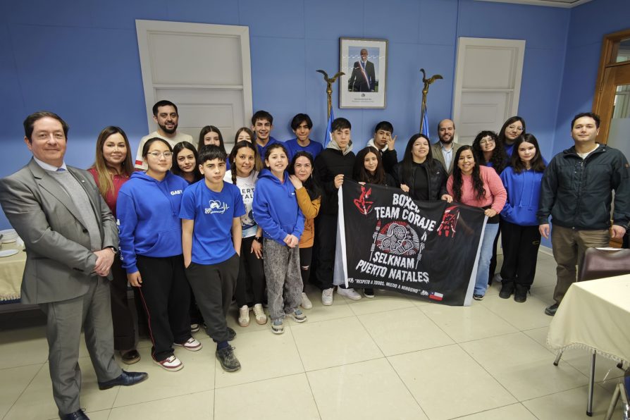 Gobierno releva logros de jóvenes deportistas de Natales y fortalece coordinación para generar nuevas oportunidades